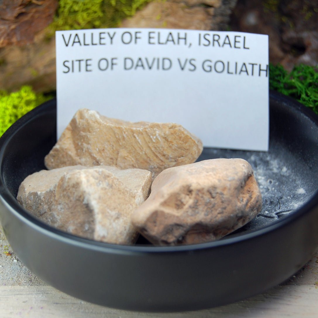 ISRAEL Beach Sand Wedding Rings - How Earthy Materials Like Sand, Dirt and Rocks Can Symbolize Your Unique Love Story - Minter and Richter Designs