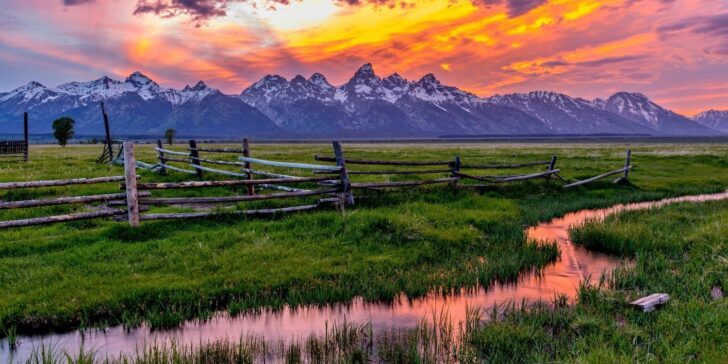 WYOMING - Carry This Beautiful State With You in Your Wedding Ring - Minter and Richter Designs
