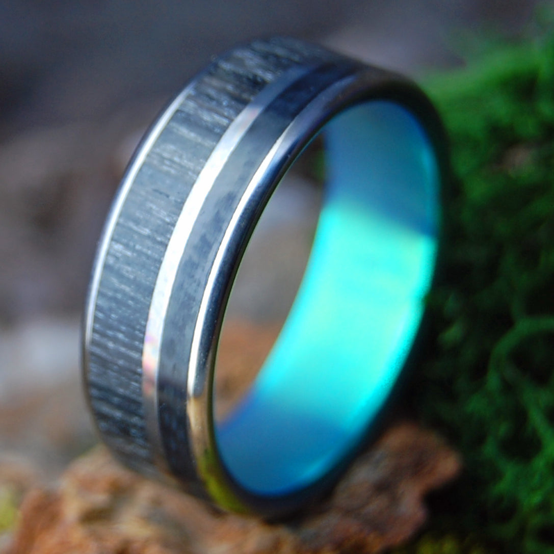 BISON BOG GREEN | Bison Horn, Bog Oak & Titanium Wedding Ring