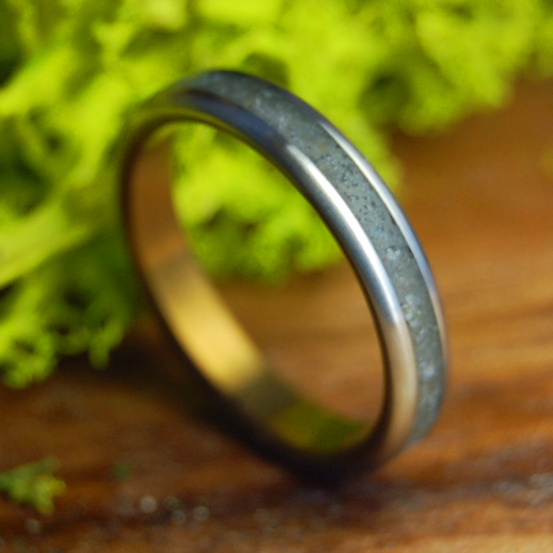 OREGON AGATE | Oregon Agate & Titanium Women's Wedding Ring