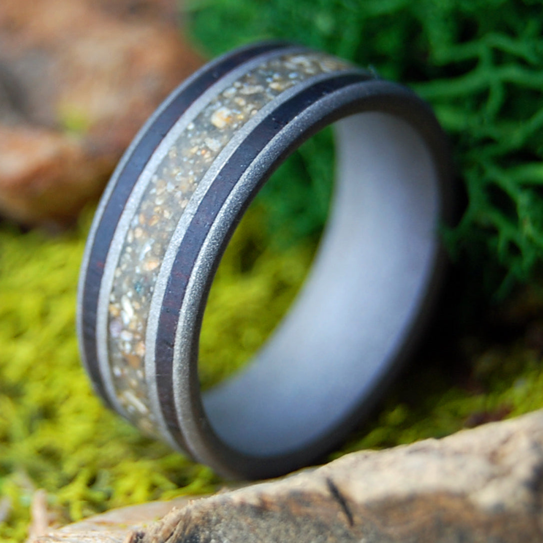 PUERTO NUEVO | Men's Indian Rosewood, Beach Sand & Titanium Wedding Ring