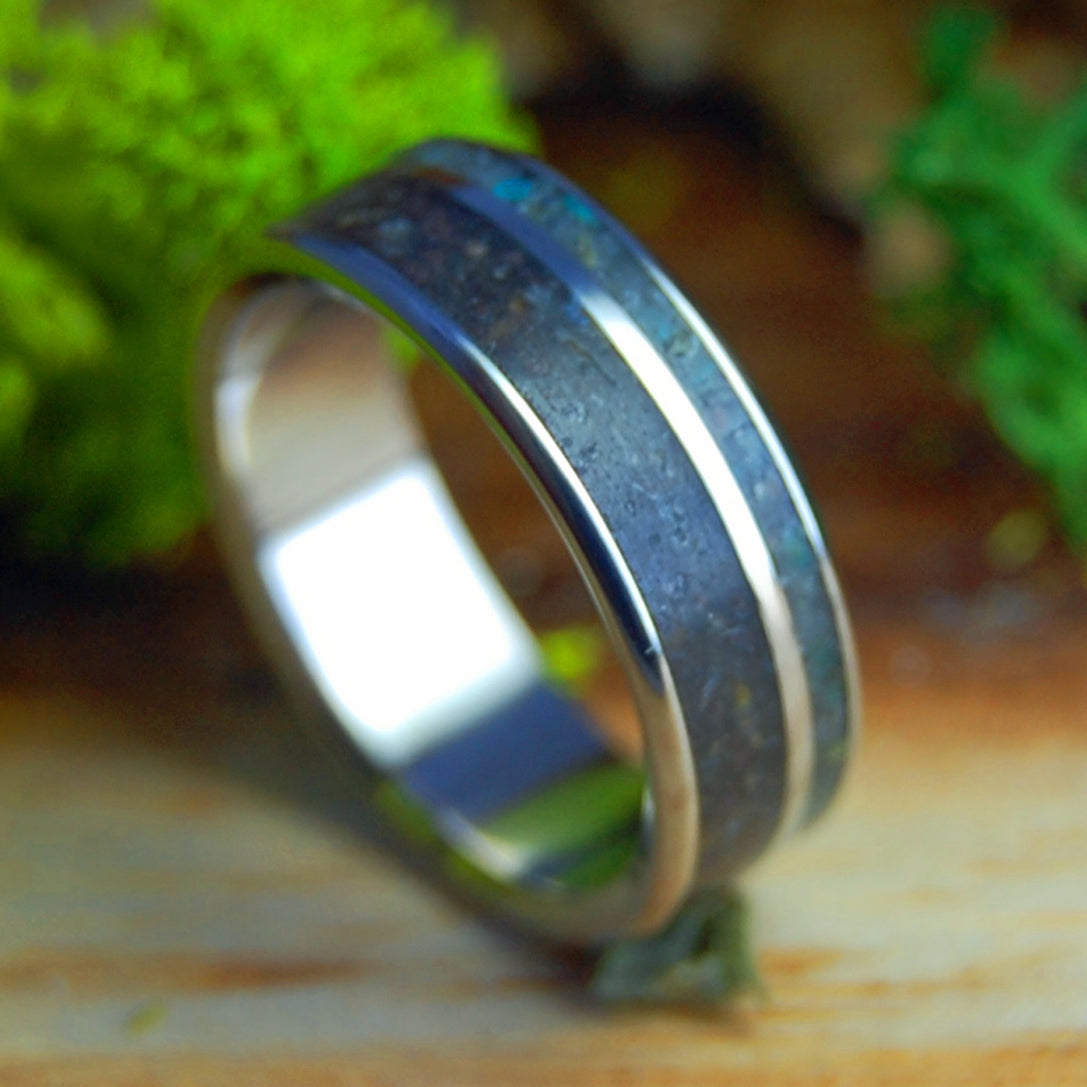 CALIFORNIA SUNFLOWER LAVA I | Sunflower Petals in Lava, California Serpentine Stone & Inox Steel Wedding Ring