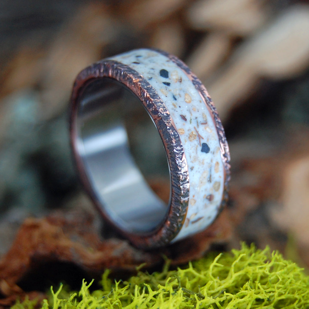 Single Center Inlay with Hammer Copper Earth Memento Ring