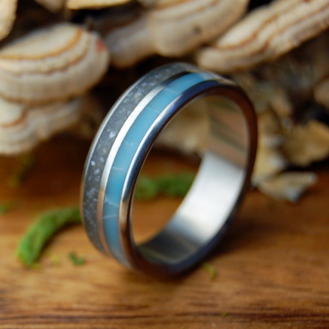 MIAMI DAYLIGHT | Men's Miami Beach Sand, Larimar Stone & Titanium Wedding Ring - Minter and Richter Designs