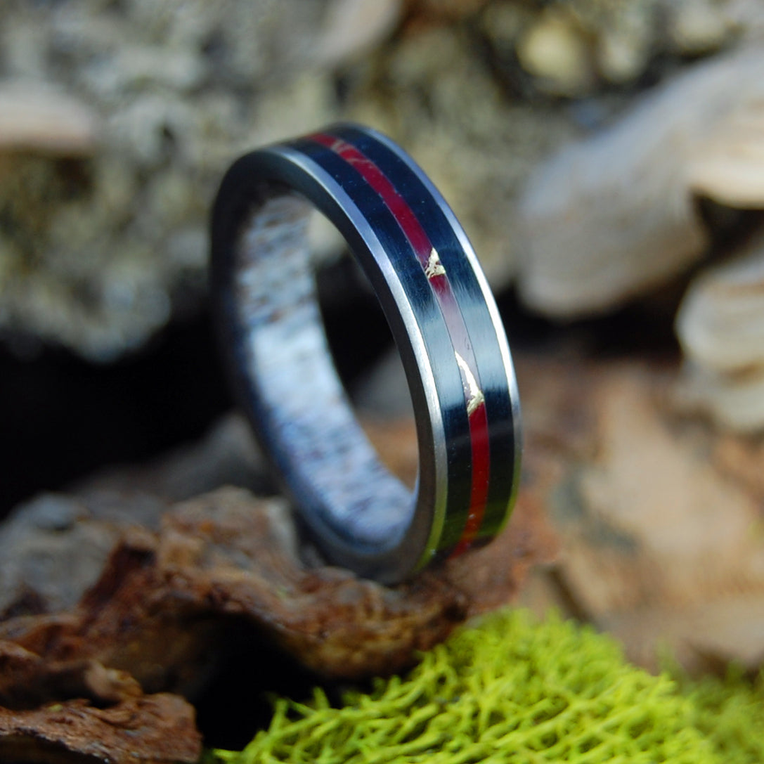 MOOSE-SHINE AT NIGHT | Moose Antler & Onyx - Stone & Titanium Wedding Ring