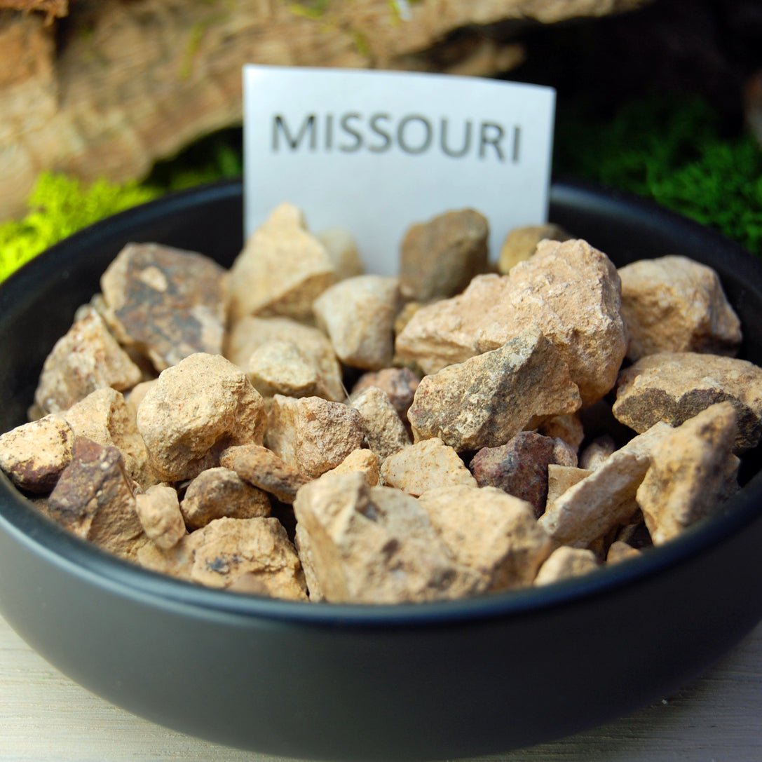 MISSOURI Beach Sand Wedding Rings - How Earthy Materials Like Sand, Dirt and Rocks Can Symbolize Your Unique Love Story - Minter and Richter Designs