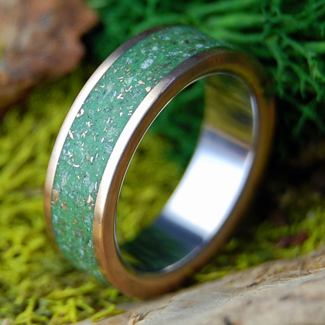 SPARKLING MEADOWS | Men's Connemara Marble & Crushed Bronze Wedding Ring