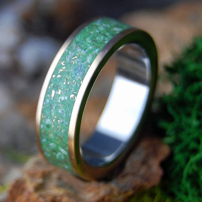 SPARKLING MEADOWS | Men's Connemara Marble & Crushed Bronze Wedding Ring