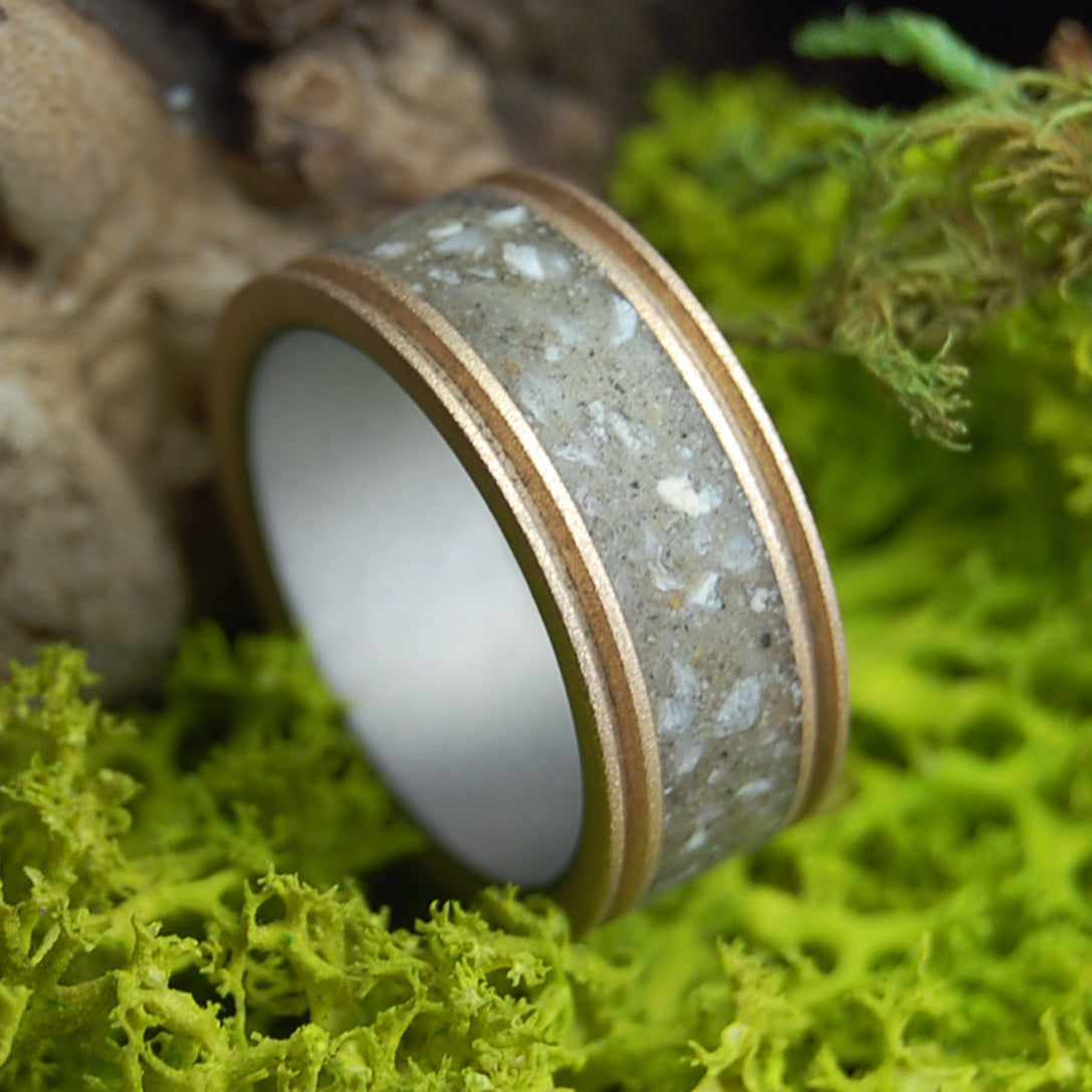 HUNTINGTON AUSSIE BRONZE | Men's Beach Sand, Sea Shells, Bronze & Titanium Wedding Ring