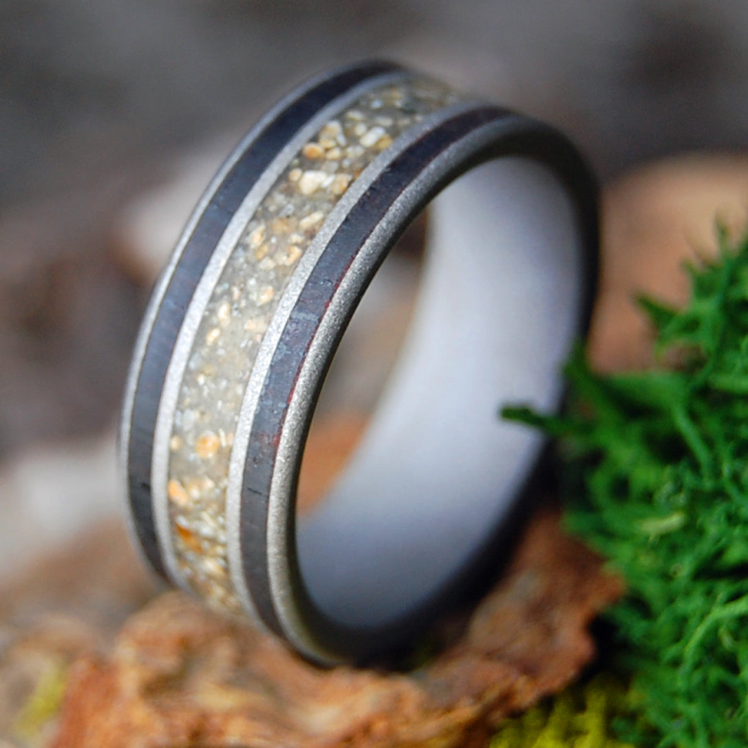 PUERTO NUEVO | Men's Indian Rosewood, Beach Sand & Titanium Wedding Ring
