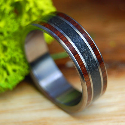 ZULU MPOFU - ELAND | Eland Antelope Horn, Snake Wood & Titanium Wedding Ring