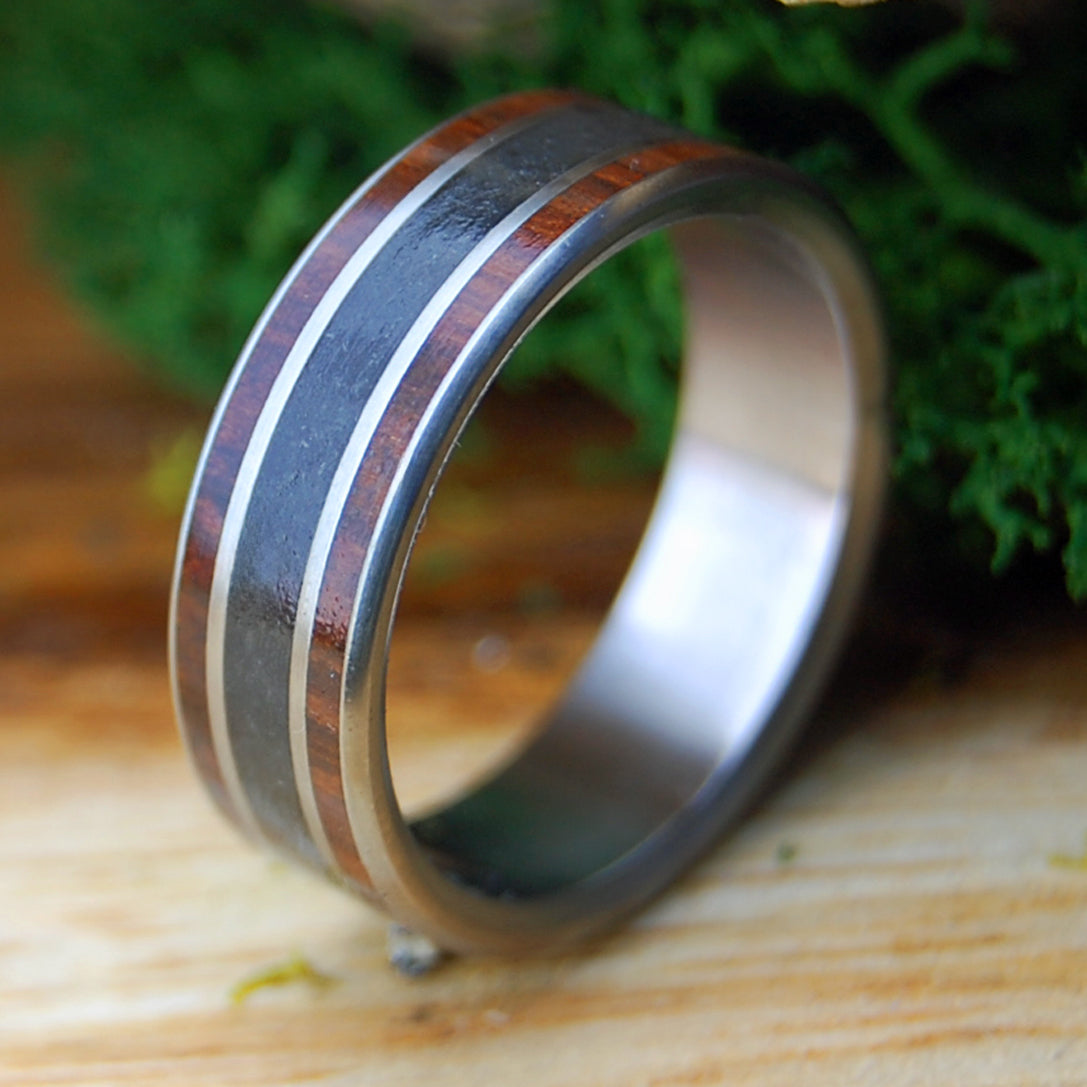 ZULU MPOFU - ELAND | Eland Antelope Horn, Snake Wood & Titanium Wedding Ring