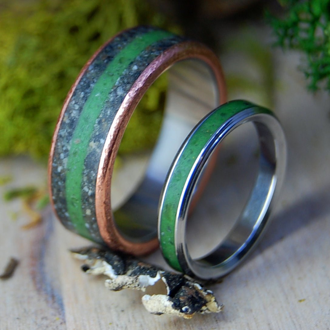 Alaska River Connemara Set | Beach Sand & Connemara Marble, Titanium and Inox Steel Wedding Rings - Unique Wedding Rings - Minter and Richter Designs