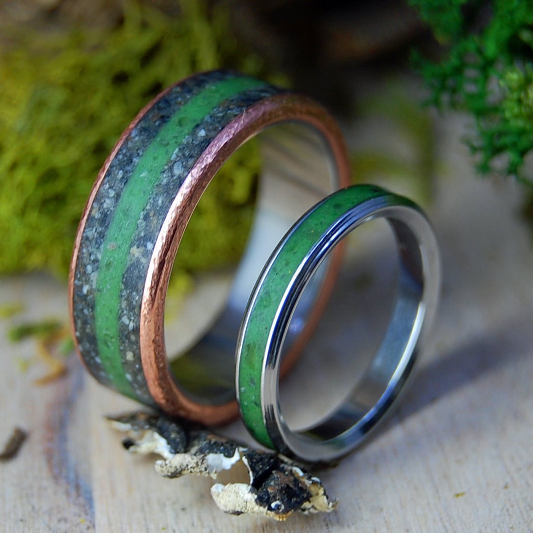 Alaska River Connemara Set | Beach Sand & Connemara Marble, Titanium and Inox Steel Wedding Rings - Unique Wedding Rings - Minter and Richter Designs