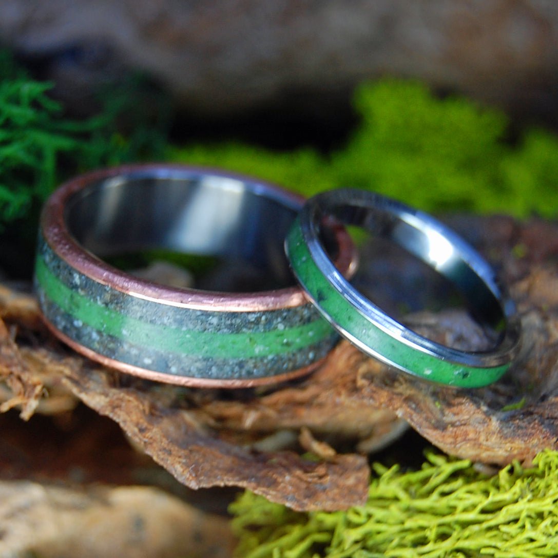 Alaska River Connemara Set | Beach Sand & Connemara Marble, Titanium and Inox Steel Wedding Rings - Unique Wedding Rings - Minter and Richter Designs