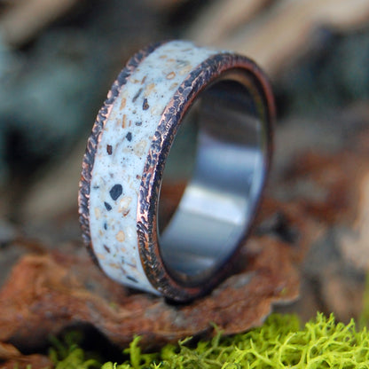 Single Center Inlay with Hammer Copper Earth Memento Ring