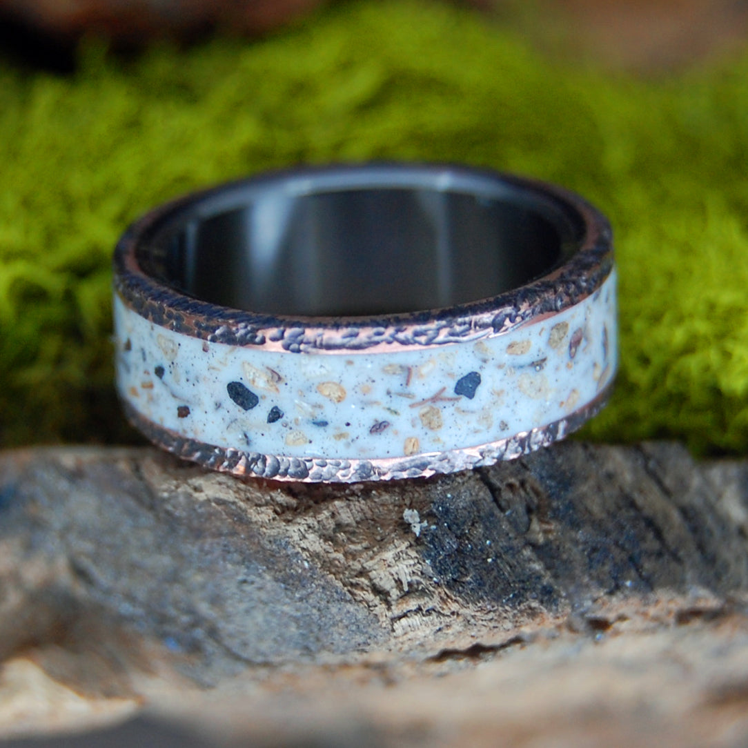 Single Center Inlay with Hammer Copper Earth Memento Ring