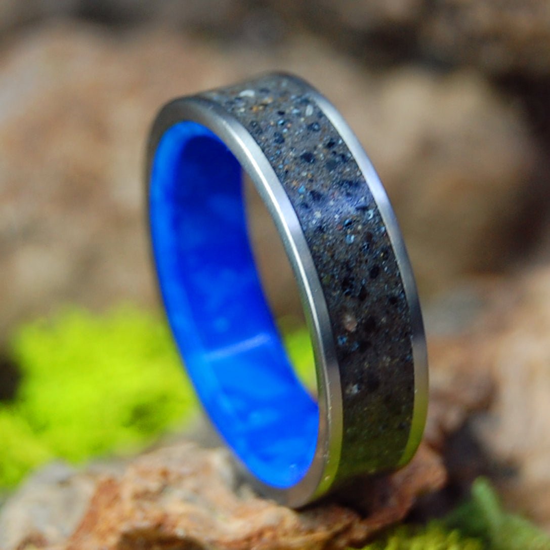 C Street Beach NJ | Men's Beach Sand, Costa Rica Lava, Sodalite & Titanium Wedding Ring - Minter and Richter Designs