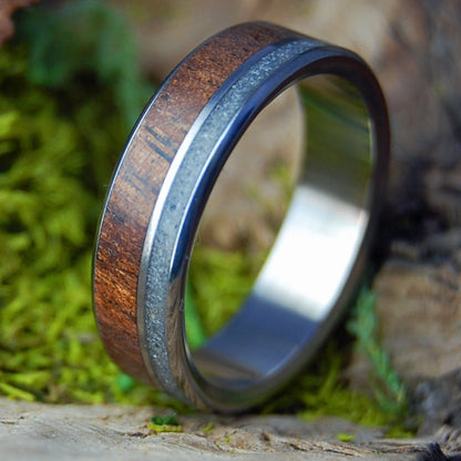 CURACAO KOA | Beach Sand & Koa Wood Titanium Wedding Ring - Minter and Richter Designs