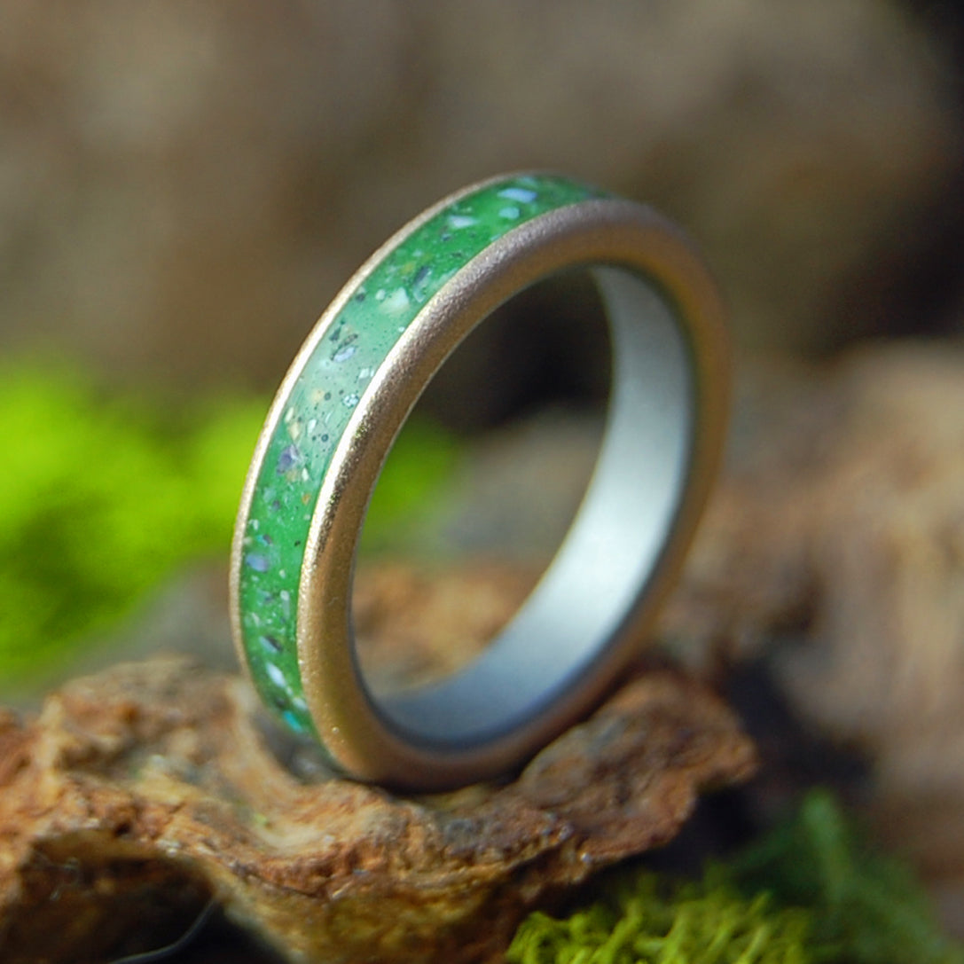 Green Grass Bronze | Crushed Sea Shells, Green Spirit Sand, Glass Bead & Titanium Wedding Ring