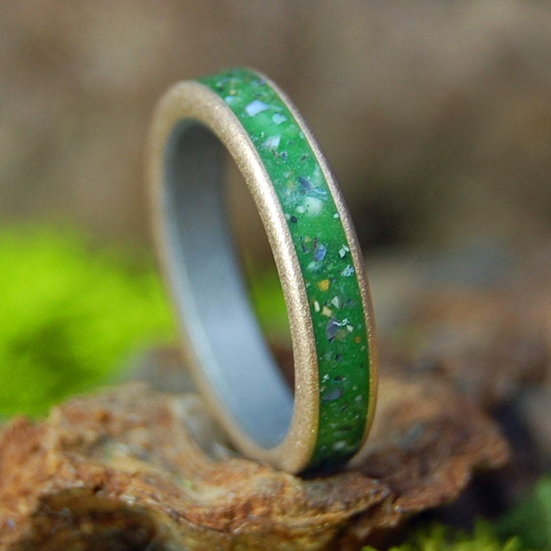 Green Grass Bronze | Crushed Sea Shells, Green Spirit Sand, Glass Bead & Titanium Wedding Ring