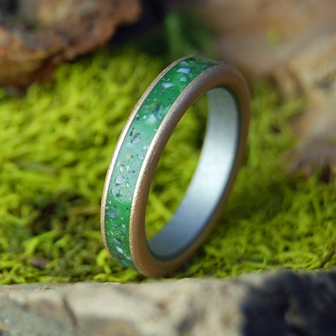 Green Grass Bronze | Crushed Sea Shells, Green Spirit Sand, Glass Bead & Titanium Wedding Ring