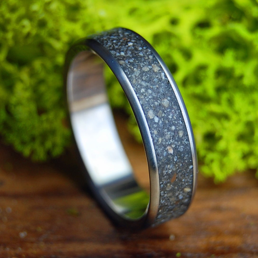 GRITO DE DELORES | Men's Mexican Beach Sand & Titanium Wedding Ring - Minter and Richter Designs