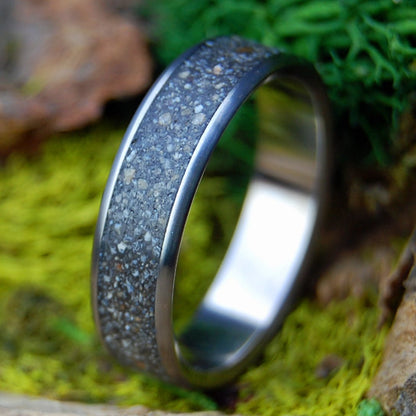 GRITO DE DELORES | Men's Mexican Beach Sand & Titanium Wedding Ring - Minter and Richter Designs