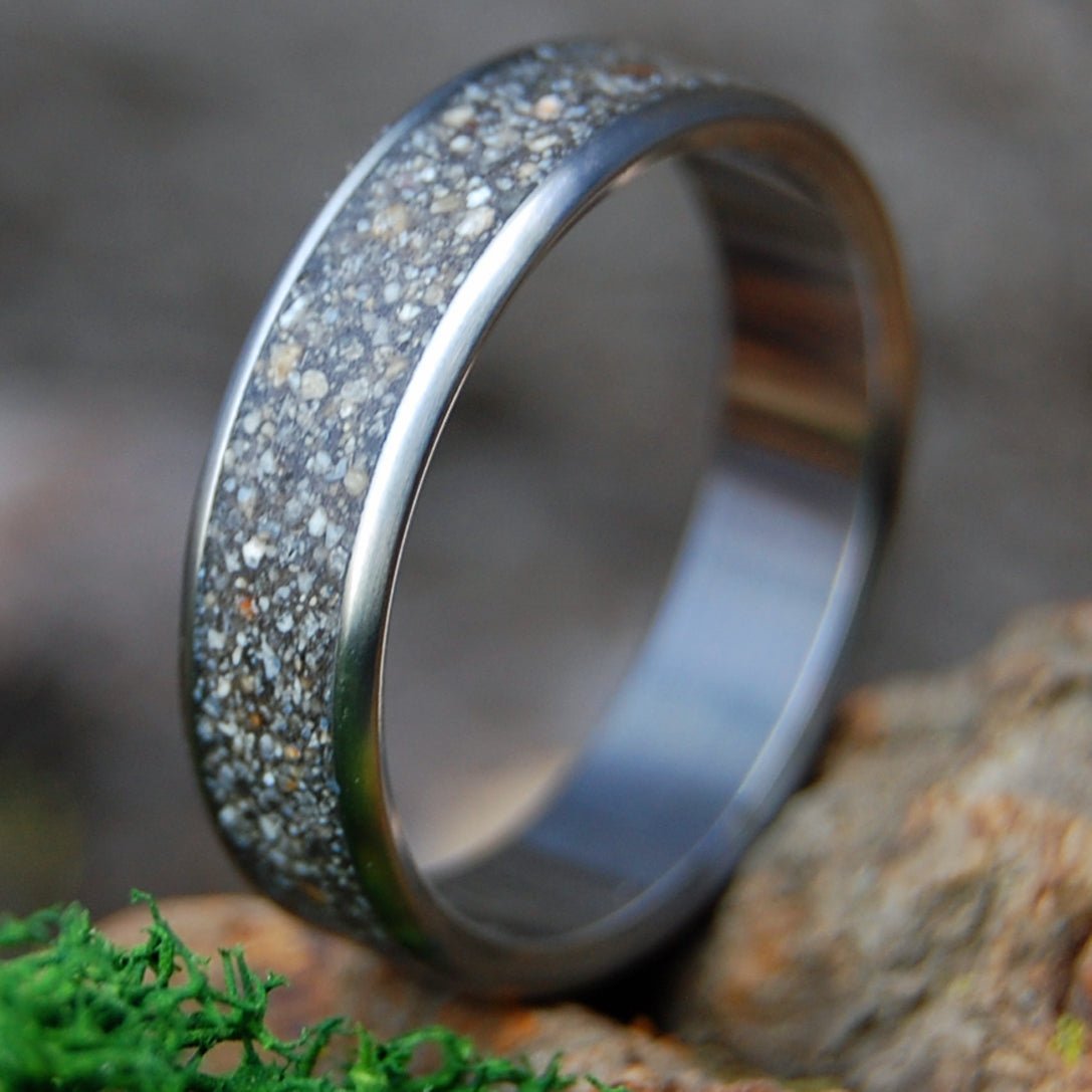 GRITO DE DELORES | Men's Mexican Beach Sand & Titanium Wedding Ring - Minter and Richter Designs