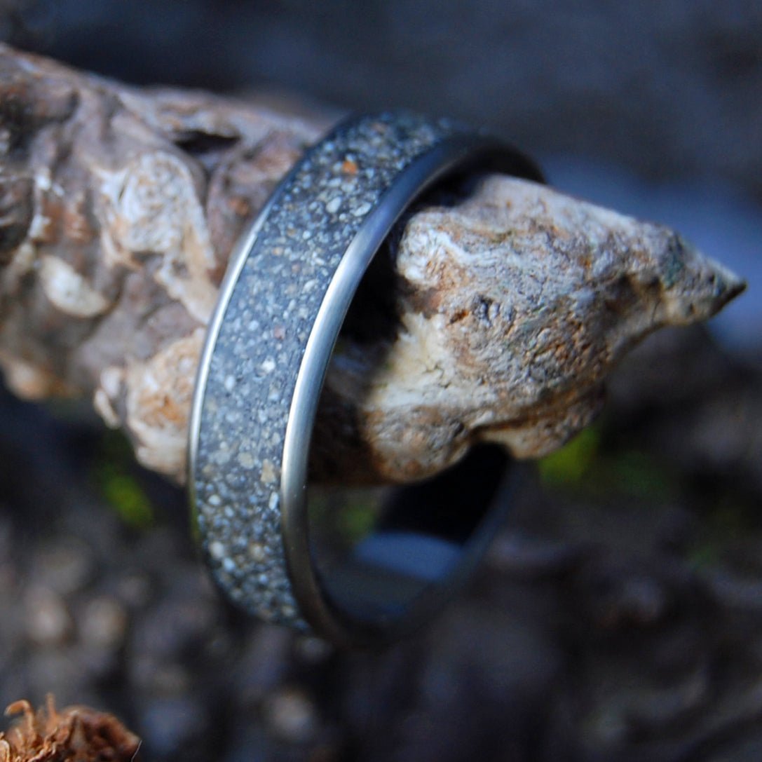 GRITO DE DELORES | Men's Mexican Beach Sand & Titanium Wedding Ring - Minter and Richter Designs