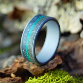 GROUND EARTH | Titanium, beach sand and ground Malachite - Wedding Ring - Minter and Richter Designs
