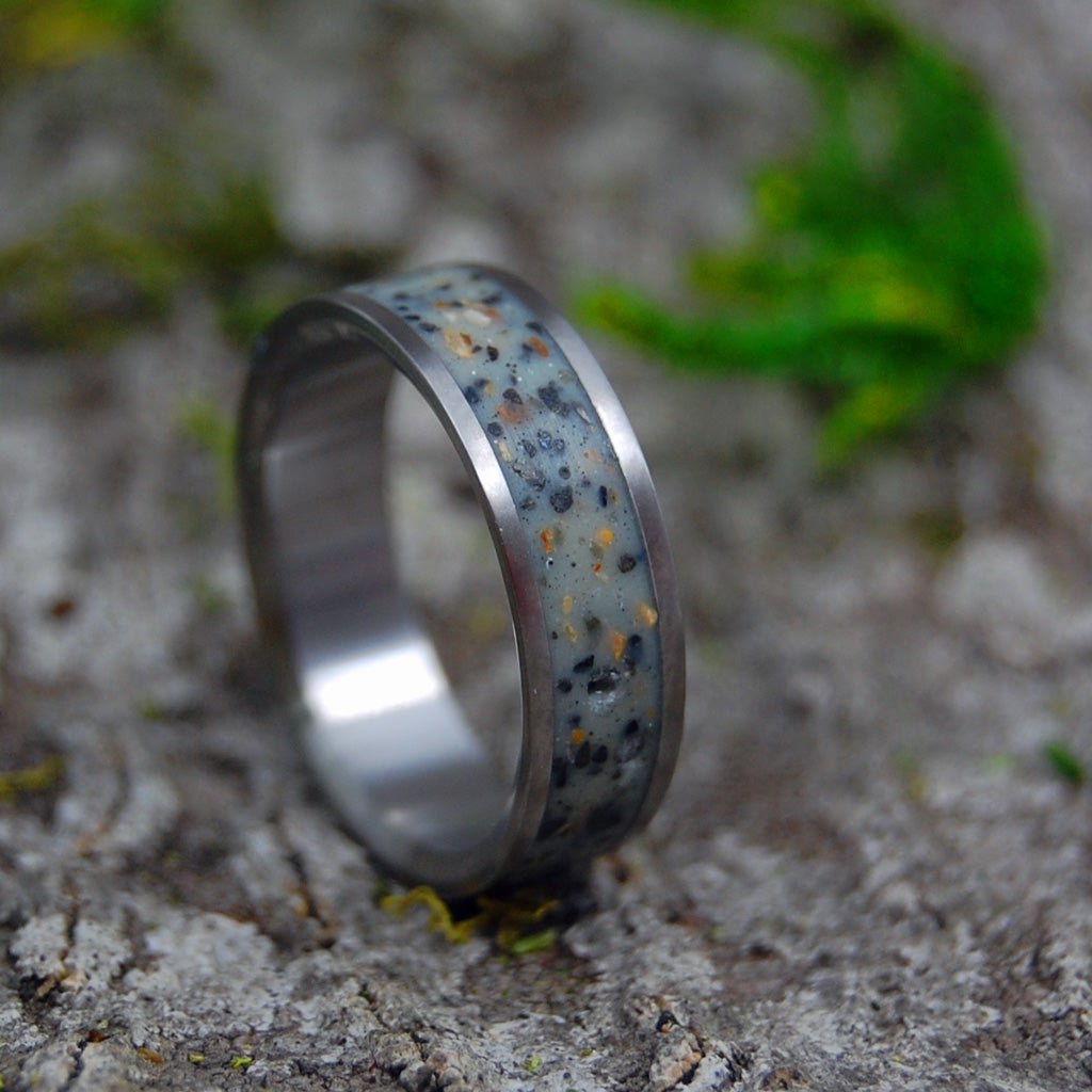 Natural Beaches Of Iceland | Men's Icelandic Beach Sand & Titanium Wedding Ring - Minter and Richter Designs