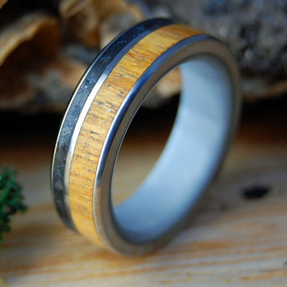 OREGON HEART SMOKE | Oregon Lava & Oregon Myrtle Wood - Titanium Wedding Ring - Minter and Richter Designs
