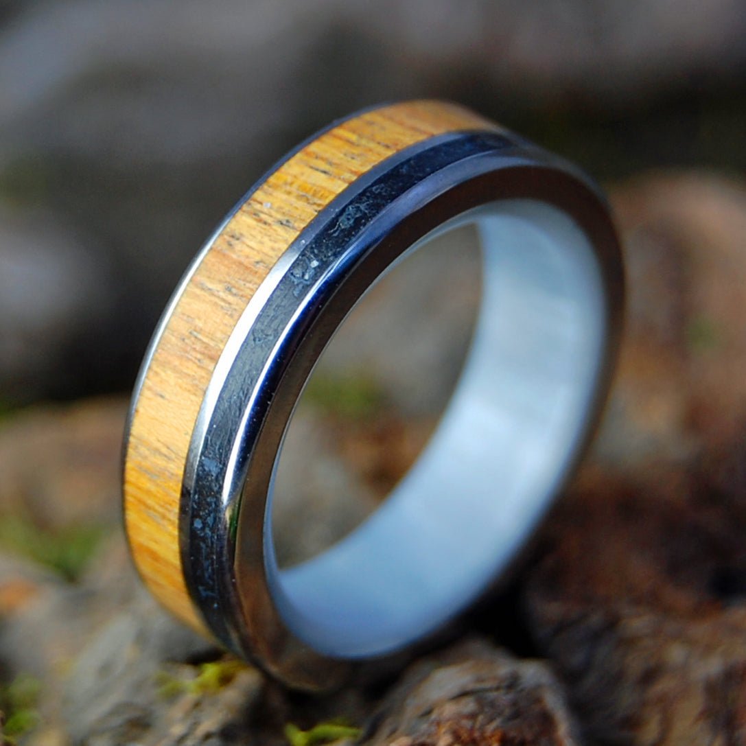 OREGON HEART SMOKE | Oregon Lava & Oregon Myrtle Wood - Titanium Wedding Ring - Minter and Richter Designs