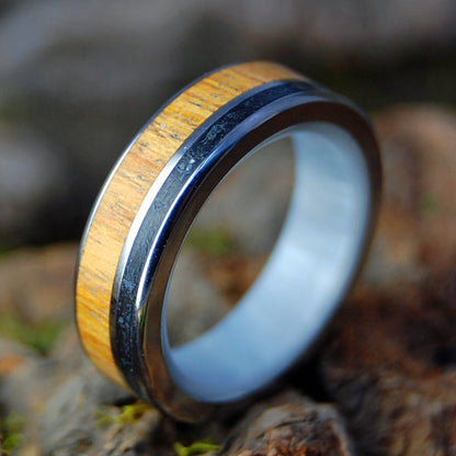 OREGON HEART SMOKE | Oregon Lava & Oregon Myrtle Wood - Titanium Wedding Ring - Minter and Richter Designs