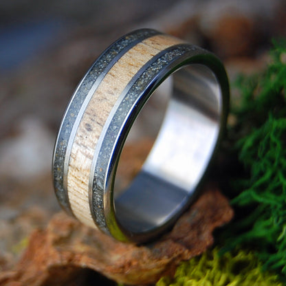 OREGON MYRTLE RHODE ISLAND | Oregon Myrtle Wood, Rhode Island Sand & Titanium Wedding Ring