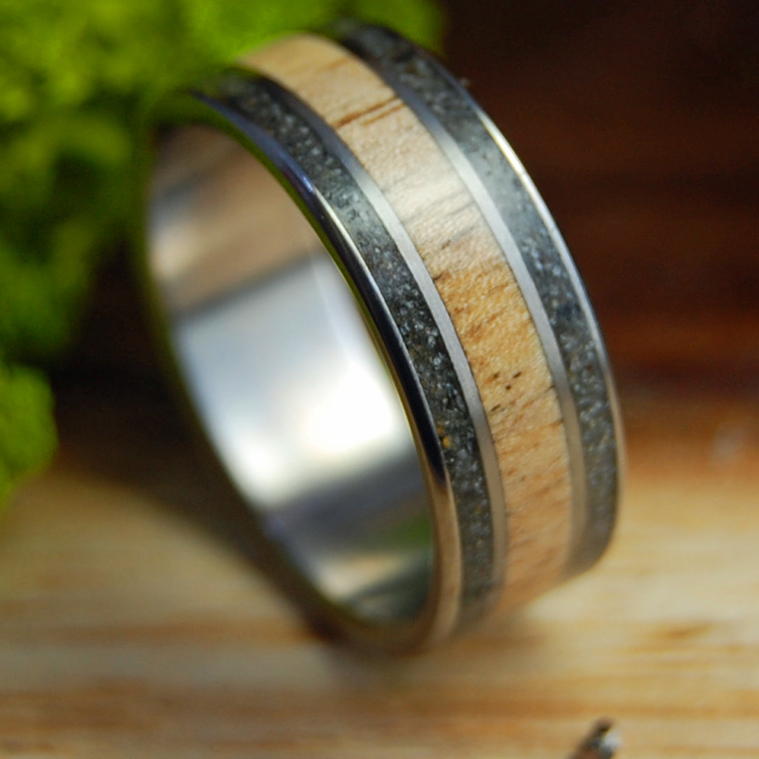OREGON MYRTLE RHODE ISLAND | Oregon Myrtle Wood, Rhode Island Sand & Titanium Wedding Ring