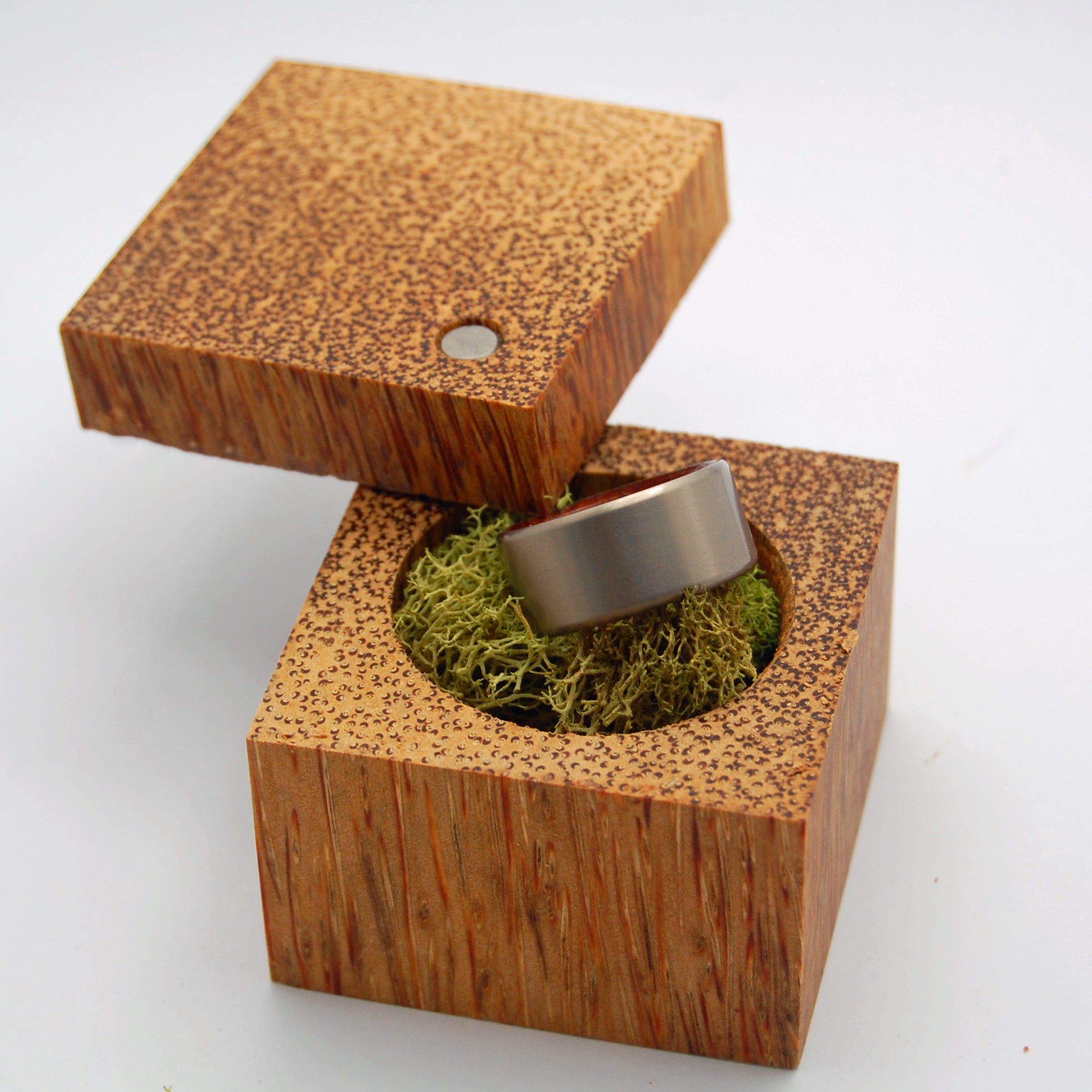 RED PALM RING BOX | Wedding Ring Box For 1 Ring or 2 Rings - Minter and Richter Designs