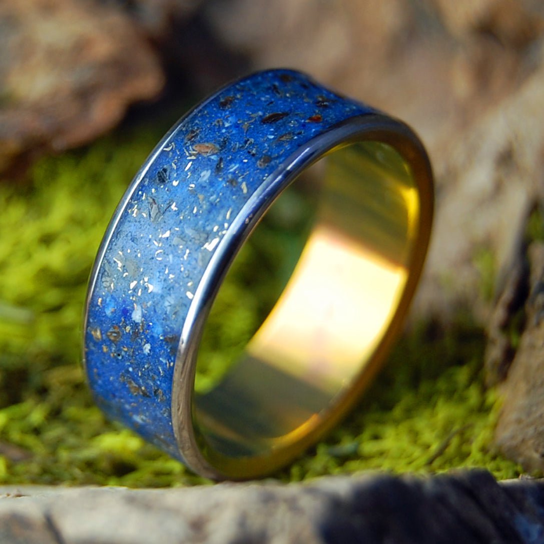 Venice Beach Gold Shark | Men's Venice, FL Beach Sand, Crushed Gold, Shark Teeth | Titanium Wedding Ring - Minter and Richter Designs