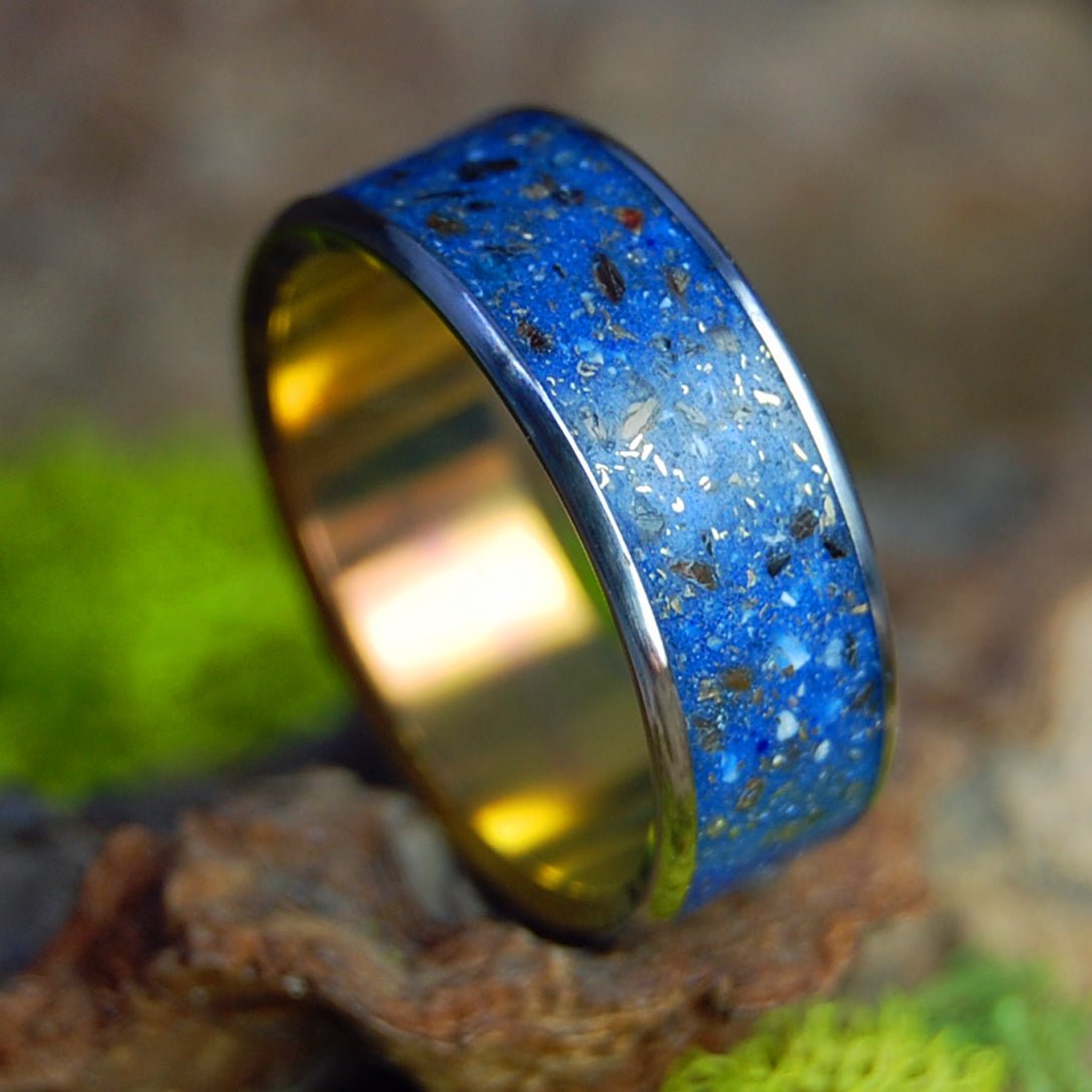 Venice Beach Gold Shark | Men's Venice, FL Beach Sand, Crushed Gold, Shark Teeth | Titanium Wedding Ring - Minter and Richter Designs