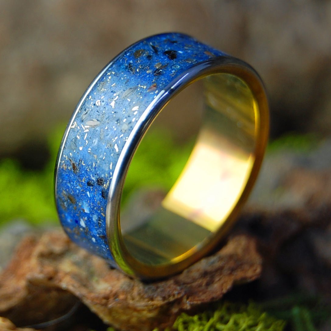 Venice Beach Gold Shark | Men's Venice, FL Beach Sand, Crushed Gold, Shark Teeth | Titanium Wedding Ring - Minter and Richter Designs