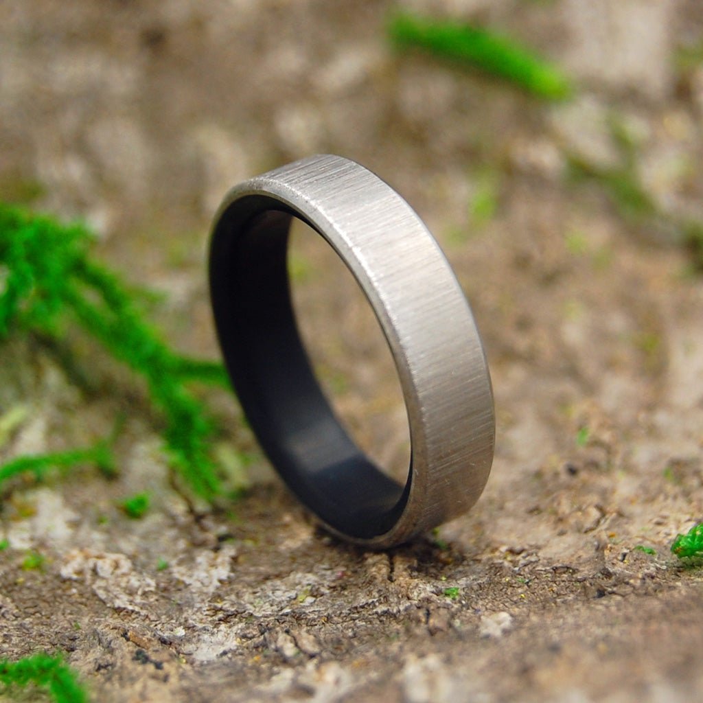 Vertical Conquer Kore | Men's Onyx Stone & Titanium Wedding Ring - Minter and Richter Designs