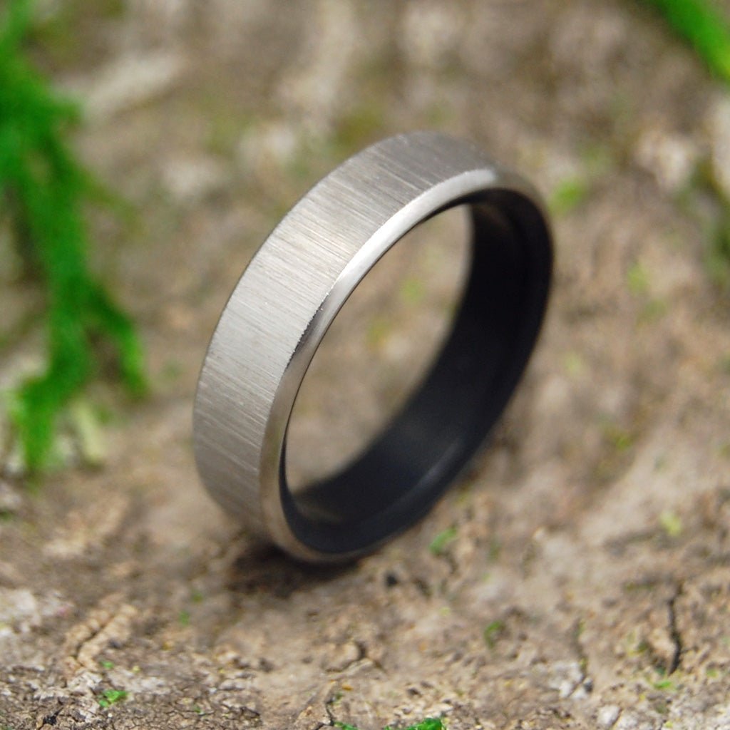 Vertical Conquer Kore | Men's Onyx Stone & Titanium Wedding Ring - Minter and Richter Designs