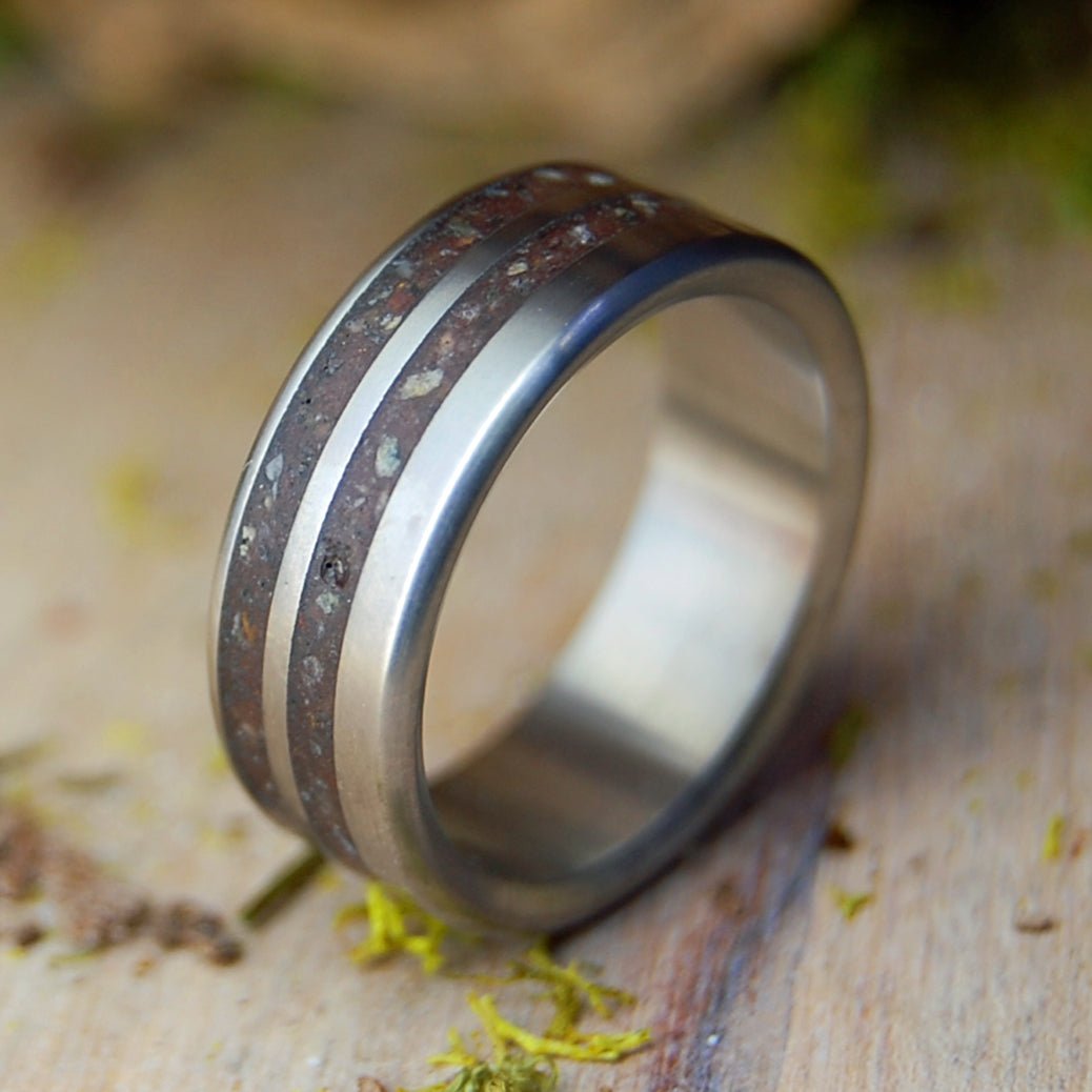 YOUR LIFE ROCKS II | Your Personal Rocks, Shells and/or Beach Sand - Unique Wedding Ring - Minter and Richter Designs