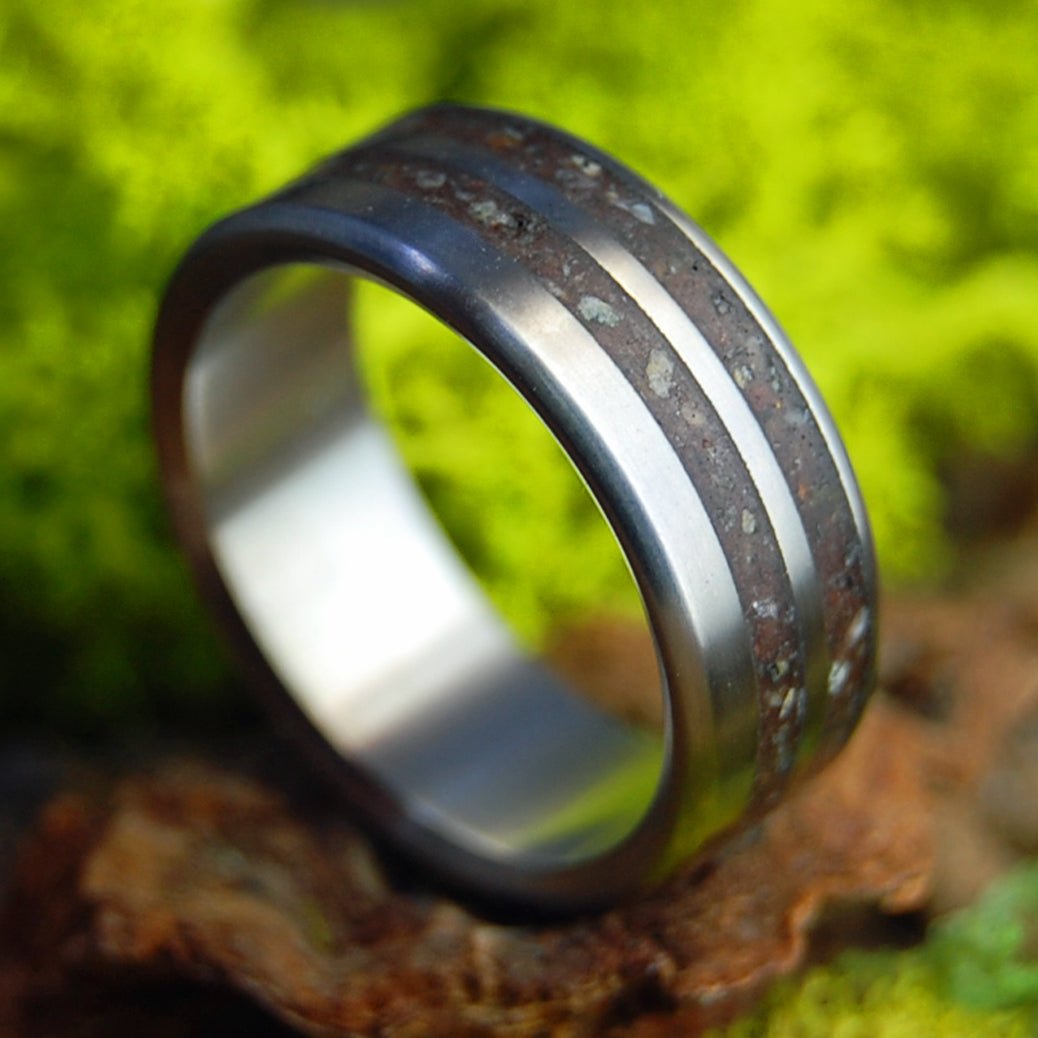 YOUR LIFE ROCKS II | Your Personal Rocks, Shells and/or Beach Sand - Unique Wedding Ring - Minter and Richter Designs
