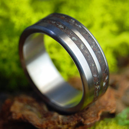 YOUR LIFE ROCKS II | Your Personal Rocks, Shells and/or Beach Sand - Unique Wedding Ring - Minter and Richter Designs