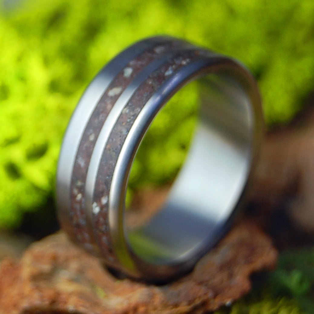 YOUR LIFE ROCKS II | Your Personal Rocks, Shells and/or Beach Sand - Unique Wedding Ring - Minter and Richter Designs