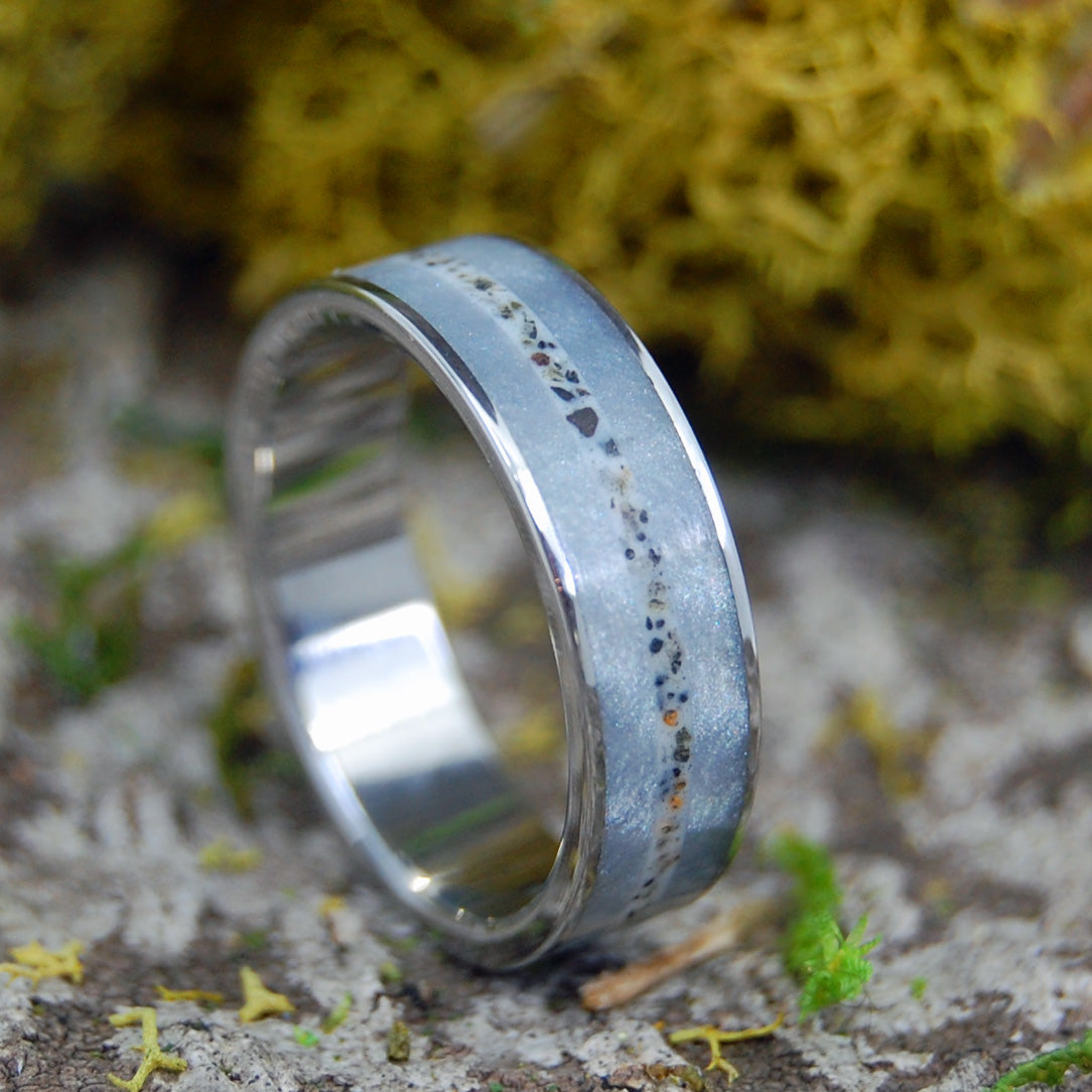 SANDY PATH BETWEEN | Beach Sand & Marbled Resin Wedding Ring - Minter and Richter Designs