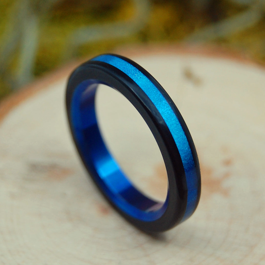BLUE AVEC BLACK | Blue Marbled Opalescent Resin - Unique Wedding Rings - Minter and Richter Designs