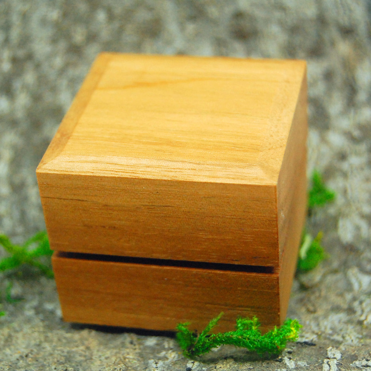 CHERRY WOOD RING BOX | Wedding Ring Box for one Ring - Minter and Richter Designs